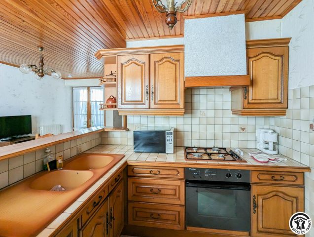 31G101085-2c8354fe1377412bb5817f0a1e85e1fc