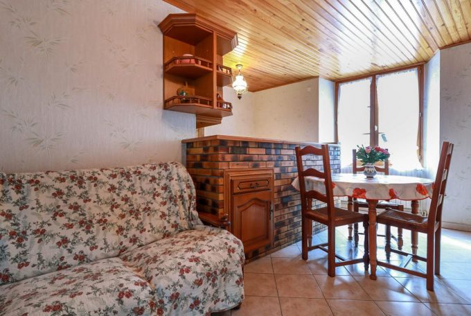 31G101085-c69a8ebf91bc4f47b3cd4ecbaefc6e00