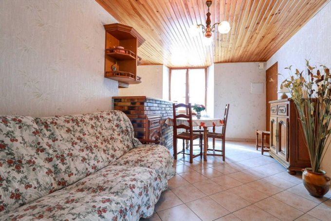 31G101085-efa25e6a3c494aa6a05d0a29300c4f96