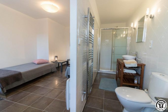 31G101100-008374eb6bd44f229cfd255f2a27fece