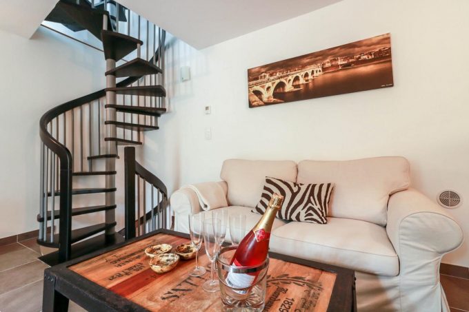 31G101100-0bf50f87d08e44179184a53953f12089