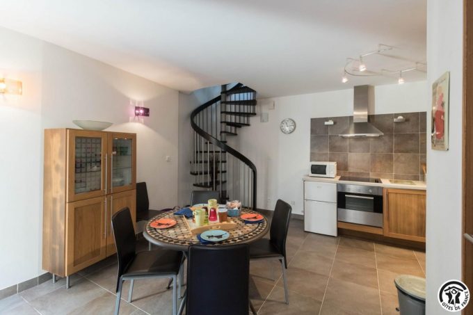 31G101100-2fcb85e3e72a457eb492233d0555d631