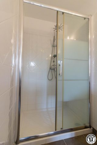 31G101100-6bdcf4bc9a094842a3a48b1174ccad11