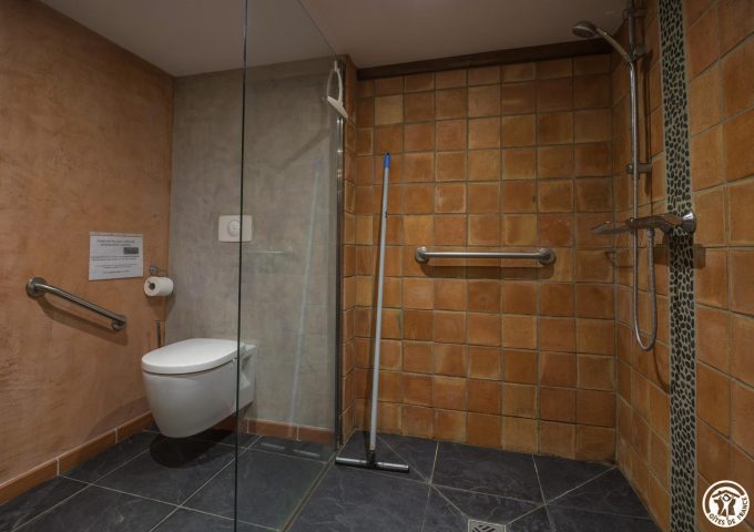 31G101102-48a5d86bb01a44858161a9a66d9ecc9a