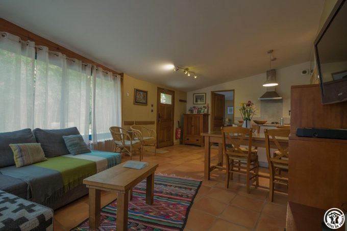 31G101102-e82407689af74e31963d479da328630c