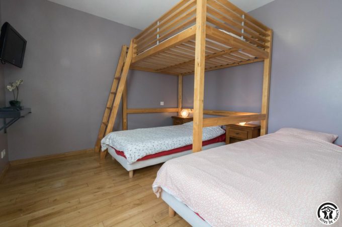 31G101105-260fcf90ee2641aab55702ea17dd2d81