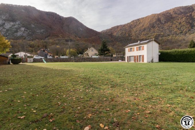 31G101105-41dad4ce64c84ef8a09029d02bb48143