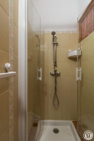 31G101116-3cf8ad2546e04def95f8ba8ef295b8fd