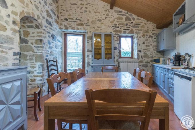 31G101116-6a23929f677945b08929d4402332780a