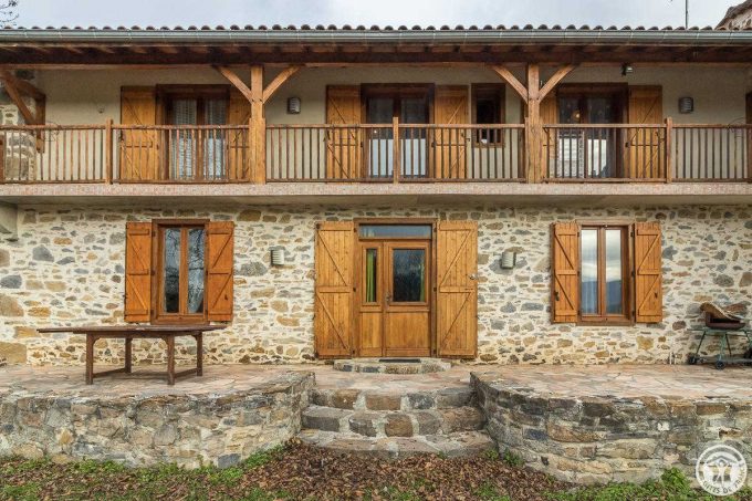 31G101116-8094741656bd4efaa0d960749887da23