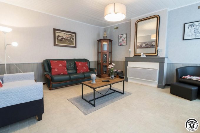 31G101164-66559ece9e974e93bf3d285f3629423d