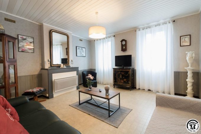 31G101164-95b38538c0c14c3280adfe13987c8846