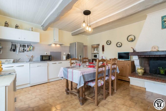 31G101164-df709b203dad43d9957b1402a95b4fcf