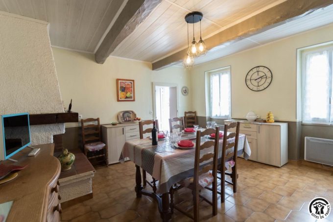 31G101164-f802b9d507a6435a879827996c0a1e5f