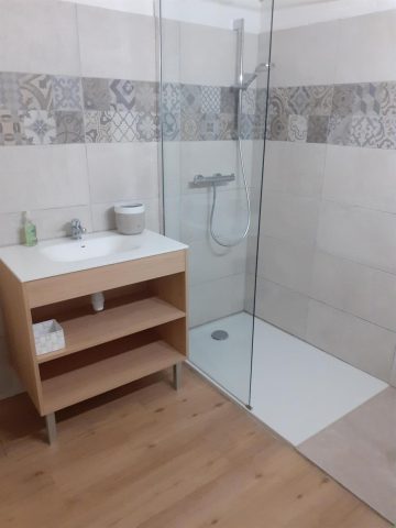 31G101170-2194776aeedf446ab97f7a1ef5d771e4