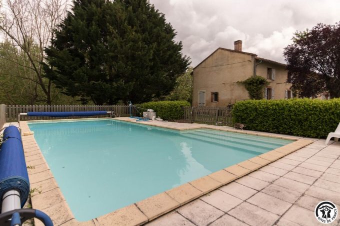 31G101199-9d892798bce54f91b2286301deebceef