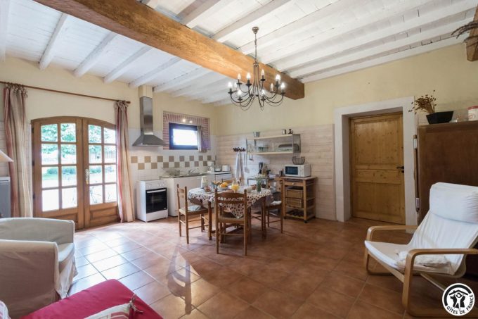 31G101199-ab00a32429a3476cba0bf3bf428591f5