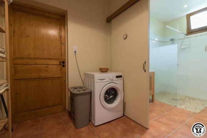 31G101199-bbf372b3d1eb4bd18958912778155c90