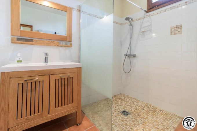 31G101199-c2f170cc5d0b4c05ad1234b62cf22e6e