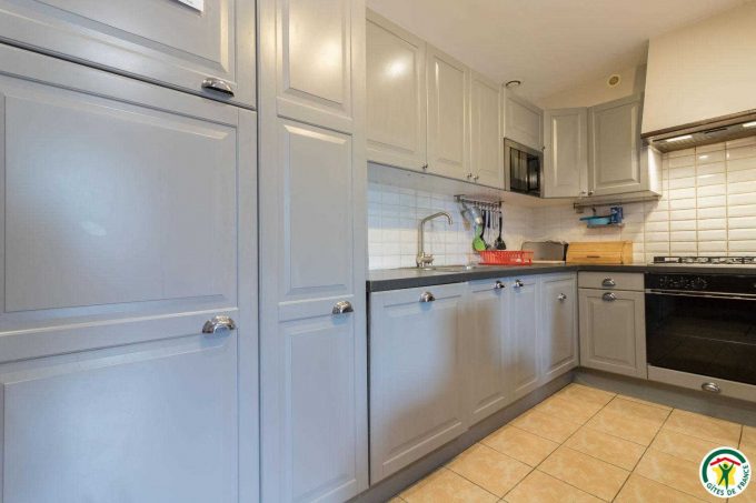 31G101201-47393667309c4338a1496dbece85a053