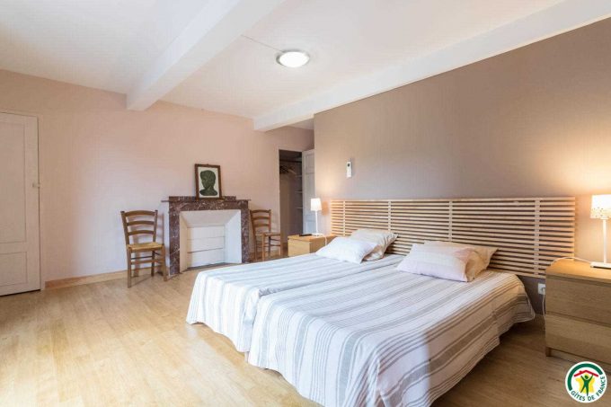 31G101201-51149acb2cb84f648f466c1813141d28