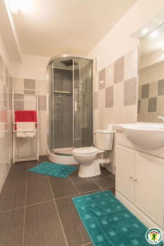 31G101201-644903eab8fd4cac8165253d9906f3c2