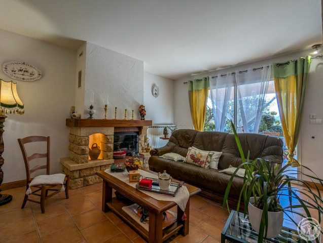 31G101202-0030d49524b949c3945aeedbe15b4781