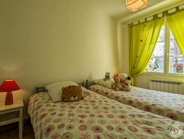 31G101202-893514e4861b4c2eb0575eec437fe979