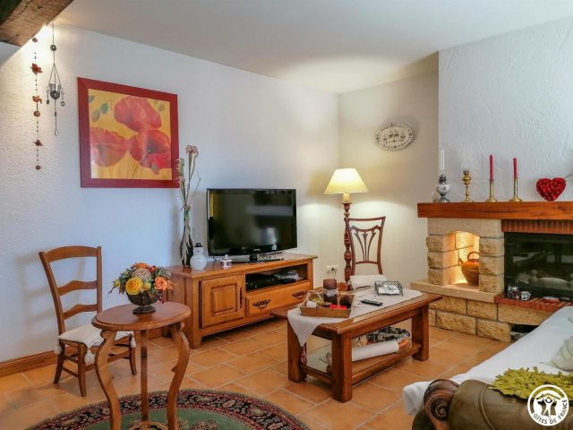 31G101202-89a9c85c61c14a97b68a46573514baec