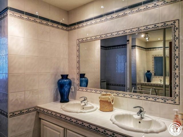 31G101202-949bf4108c904408b15f045465bef996