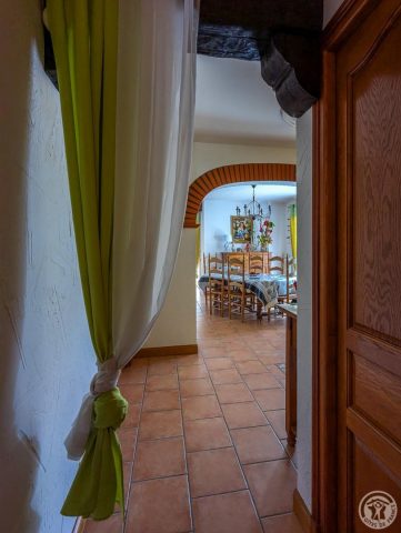 31G101202-9ff3811b5f264de29cab7f8b0c2f3b6a