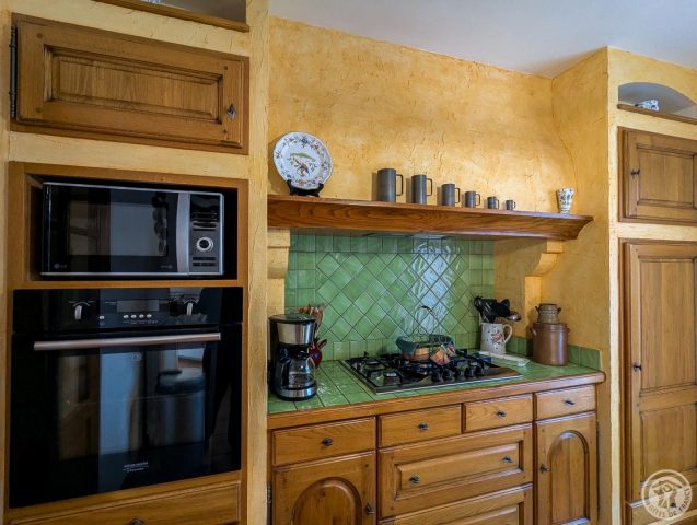 31G101202-c7f5c8adad6549a187b4632ebea862fa