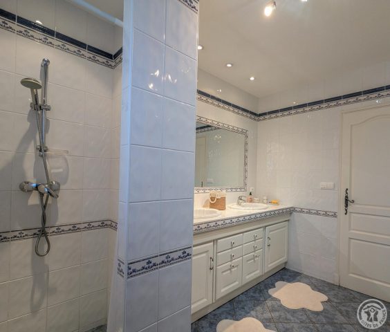 31G101202-ccbba68b8f564dc79fd5439f9a86483e