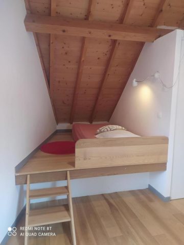 31G101218-22ed74e44c8b460eb552865156dc784f