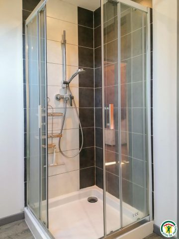 31G101218-f251e889e3fe4b72b8b93fa5431fc8f5