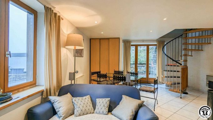 31G101221-b45f109c0e734dd8bee40f0a85b14fc9