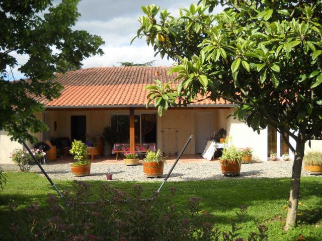 31G101223-35a0319a85354b90a51105926d3740a7