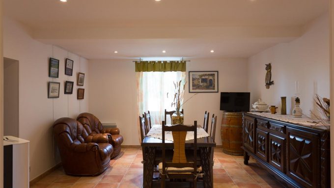 31G101223-47a8ed0514a2421fa9baf7cf902b1e77