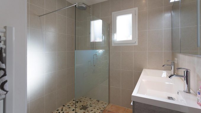 31G101223-9d5ce8bbb17842eb92f1df182c9a3913