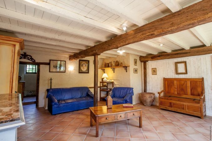 31G101275-98df77599e7d4dcea37519eb24d5db2f