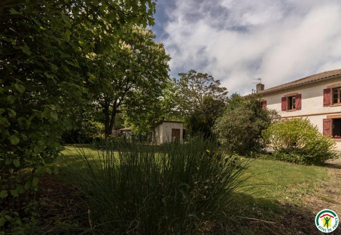 31G101297-5ac8c195a4964314933c022d7254b748