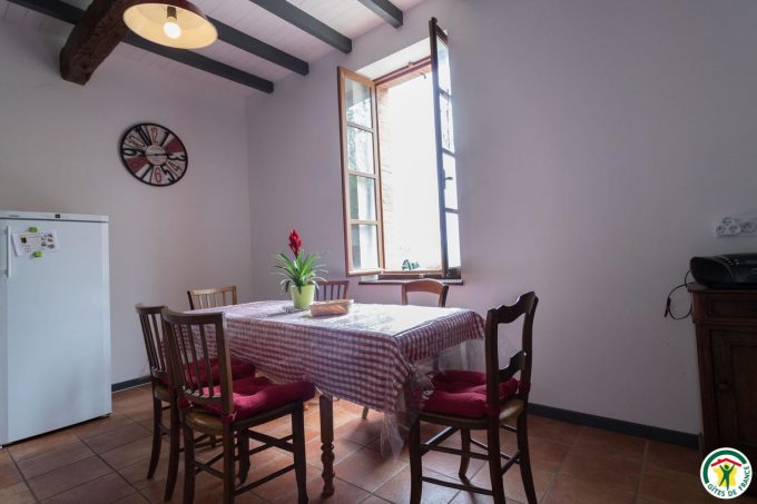 31G101297-dda8e5fdb54a415aae9bb69e0e316b00