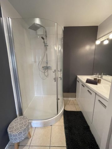 31G101336-28fb1928ee4342bc9c167c067c43fb2e