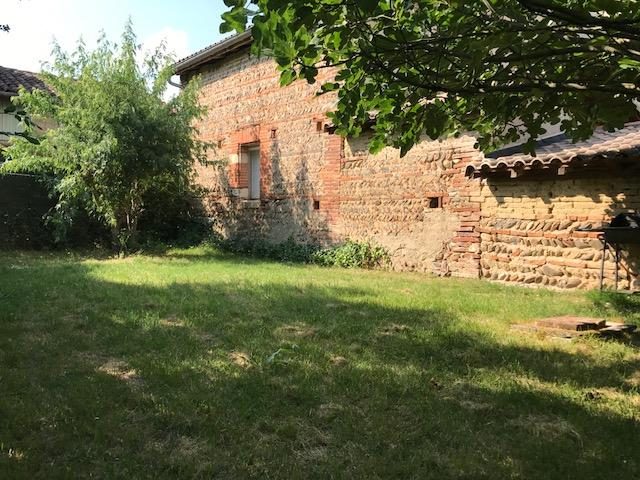 31G101336-42937d8e4e4f44e9a930546df7a9b1e2