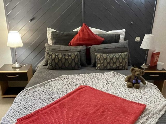 31G101336-74380366adba4979bf3fddff6f7a02bf