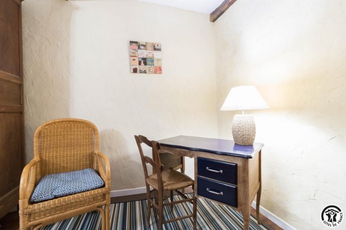 31G101342-3f55ab90a6a642eeb07f7f453fbb8788