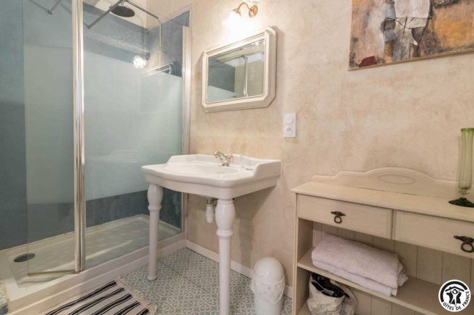 31G101343-9af04d7cc3ee461287670f77b4ee9846