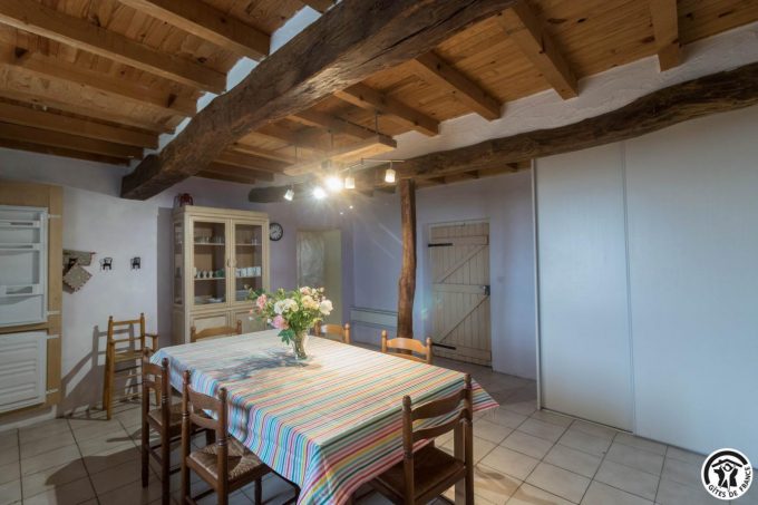 31G101370-9ae79952787e4cf4bb4838a787e93395