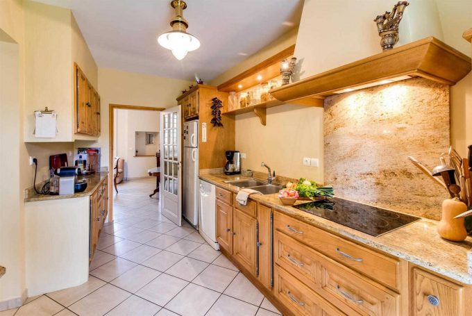 31G101373-3823e5f2b0264543b9b9157ec0478092