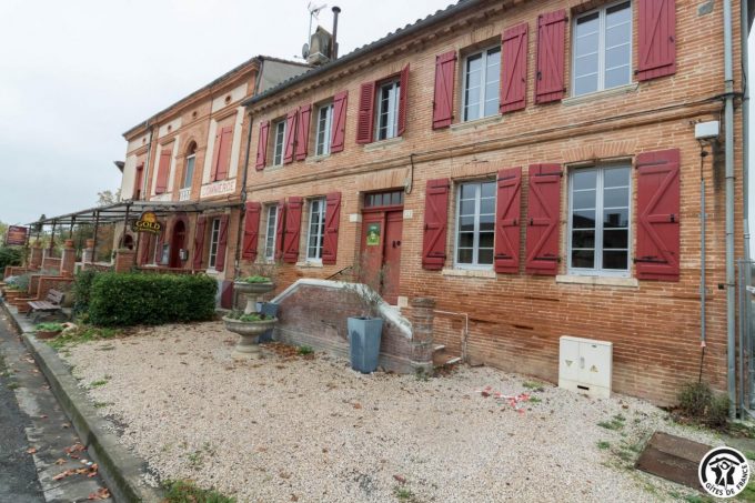 31G101381-0b26ffac5425477bb474e99c03837a53